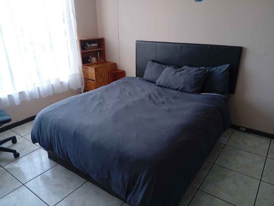To Let 2 Bedroom Property for Rent in La Montagne Gauteng