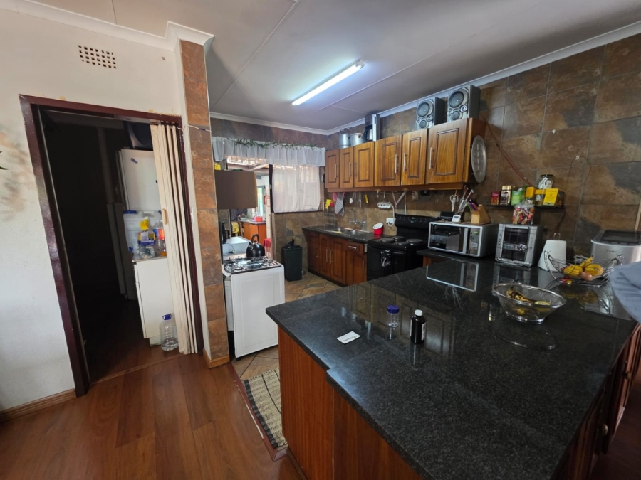 4 Bedroom Property for Sale in Crystal Park Gauteng