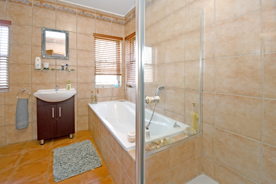 4 Bedroom Property for Sale in Wierdaglen Estate Gauteng