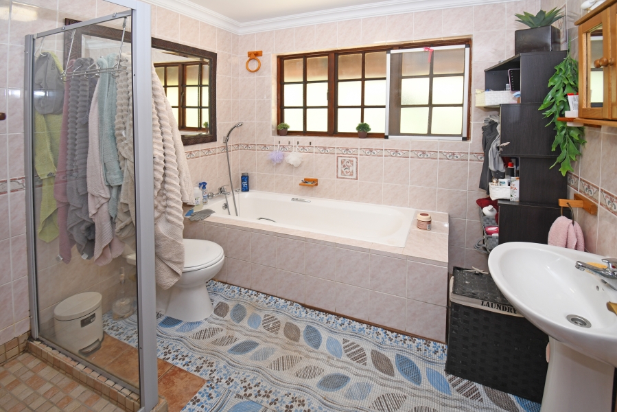4 Bedroom Property for Sale in Wierdaglen Estate Gauteng