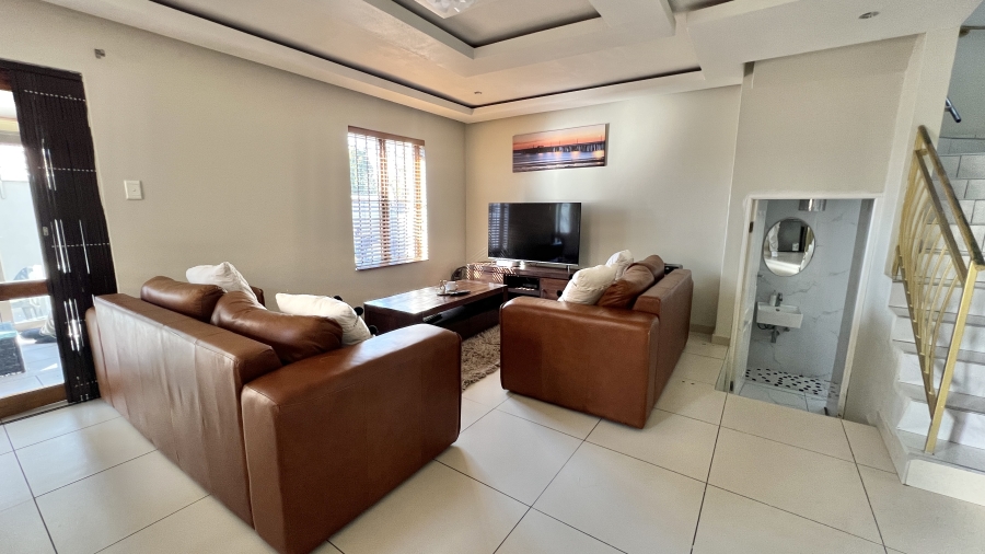 3 Bedroom Property for Sale in Halfway Gardens Gauteng