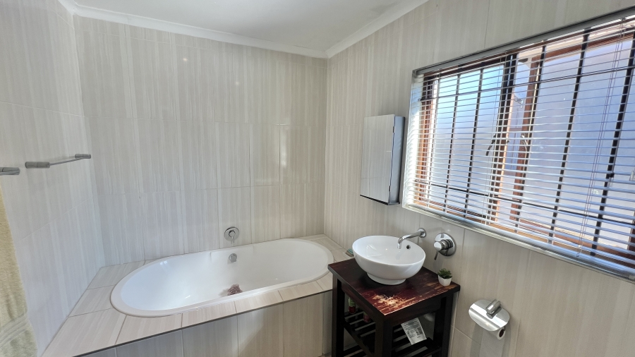 3 Bedroom Property for Sale in Halfway Gardens Gauteng