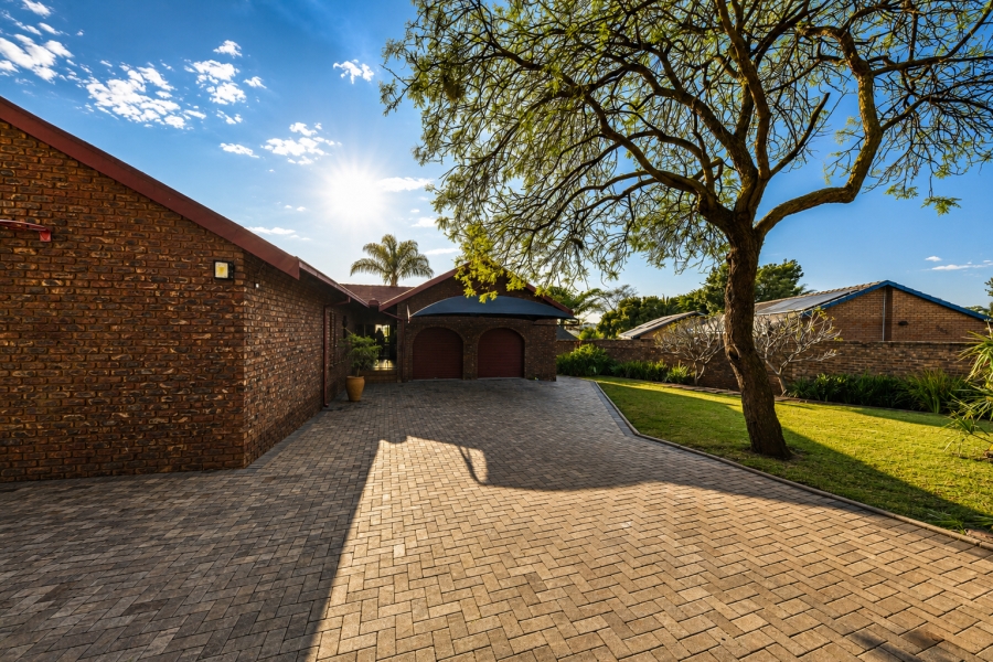 4 Bedroom Property for Sale in Garsfontein Gauteng