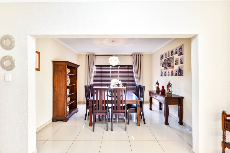 4 Bedroom Property for Sale in Garsfontein Gauteng