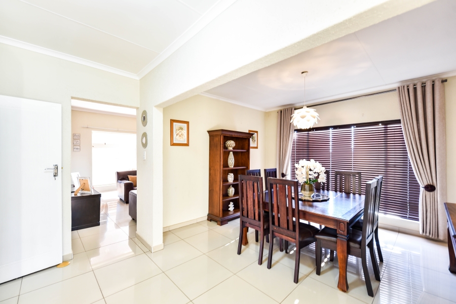 4 Bedroom Property for Sale in Garsfontein Gauteng