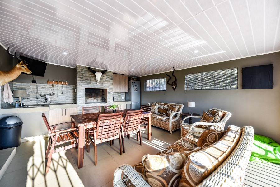 4 Bedroom Property for Sale in Garsfontein Gauteng