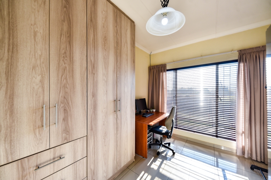 4 Bedroom Property for Sale in Garsfontein Gauteng