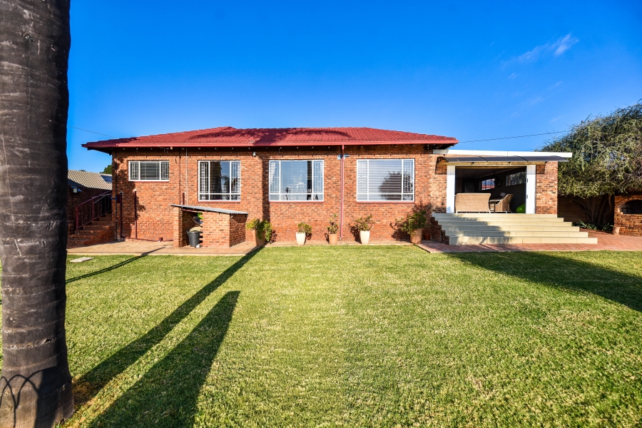 4 Bedroom Property for Sale in Garsfontein Gauteng