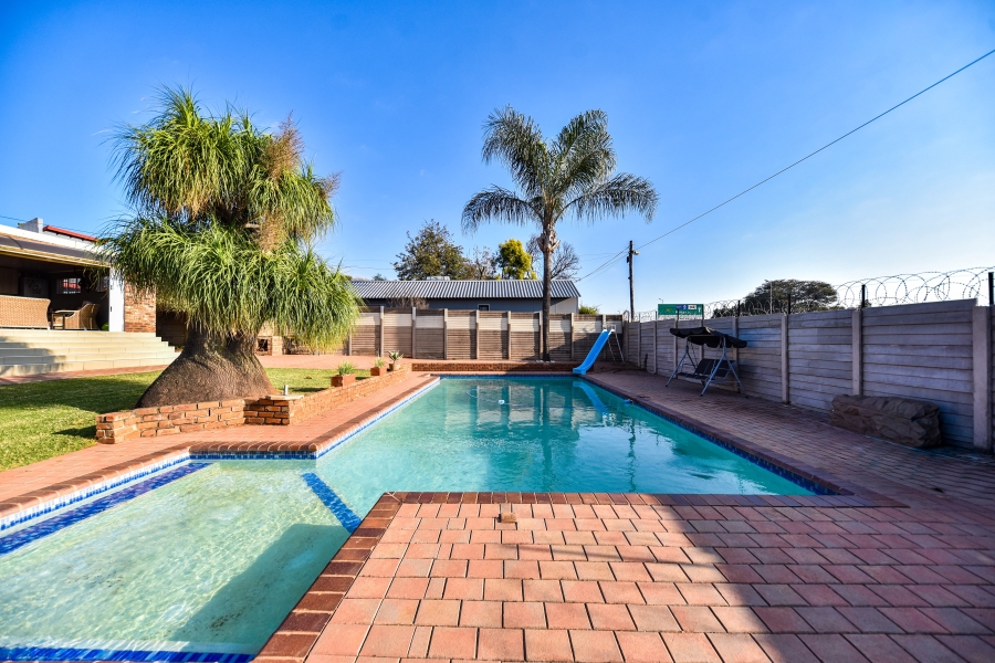 4 Bedroom Property for Sale in Garsfontein Gauteng