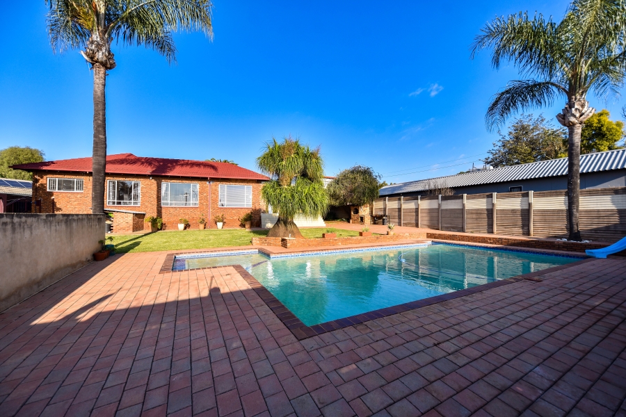 4 Bedroom Property for Sale in Garsfontein Gauteng