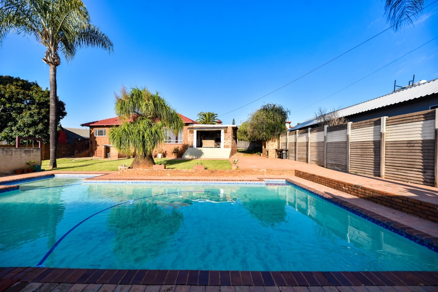 4 Bedroom Property for Sale in Garsfontein Gauteng