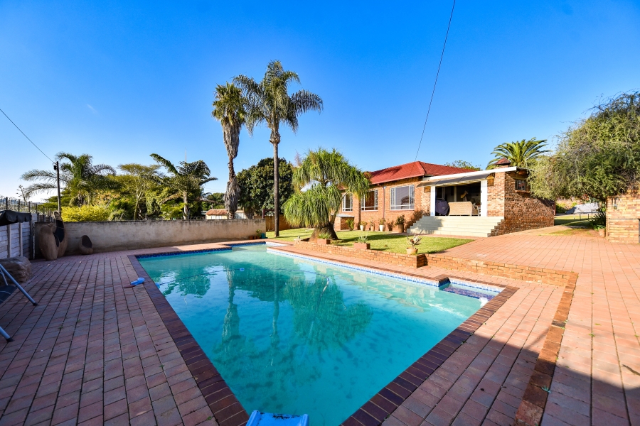 4 Bedroom Property for Sale in Garsfontein Gauteng