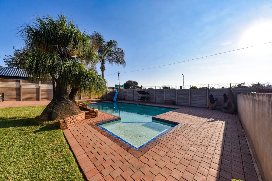 4 Bedroom Property for Sale in Garsfontein Gauteng