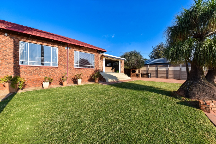 4 Bedroom Property for Sale in Garsfontein Gauteng