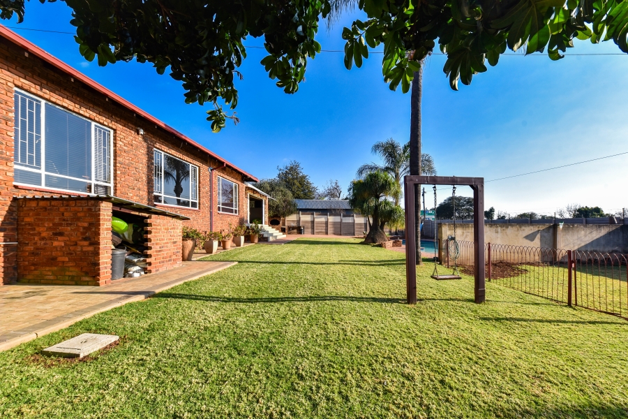 4 Bedroom Property for Sale in Garsfontein Gauteng