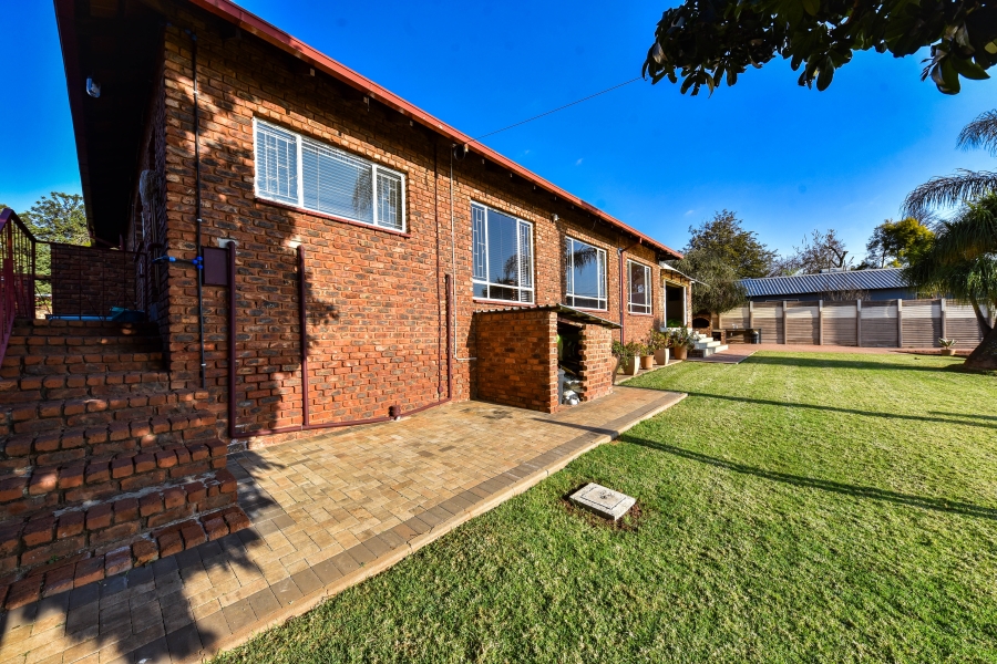4 Bedroom Property for Sale in Garsfontein Gauteng