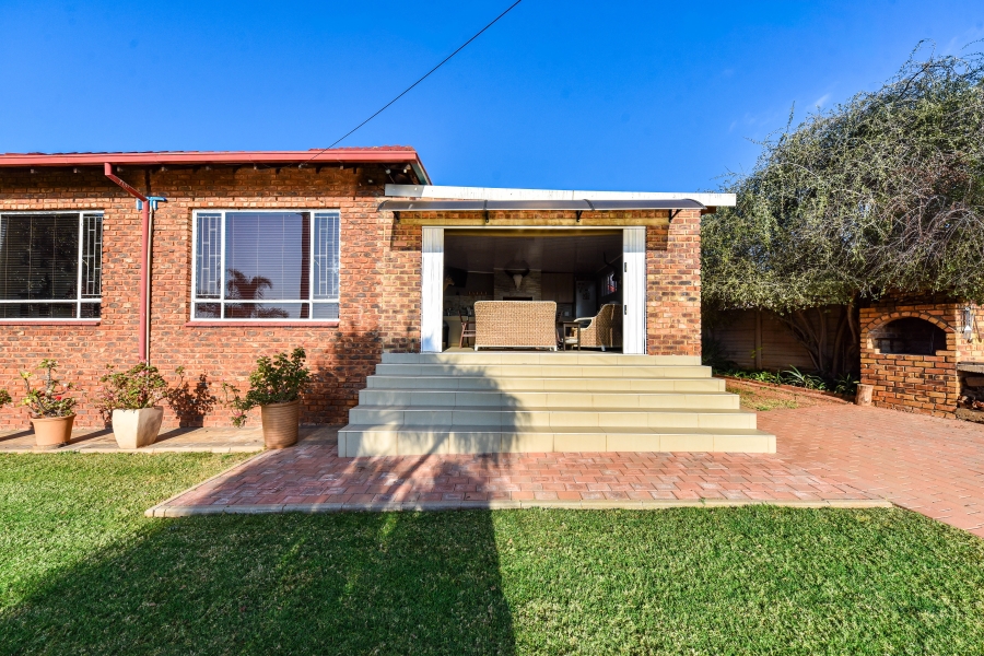 4 Bedroom Property for Sale in Garsfontein Gauteng
