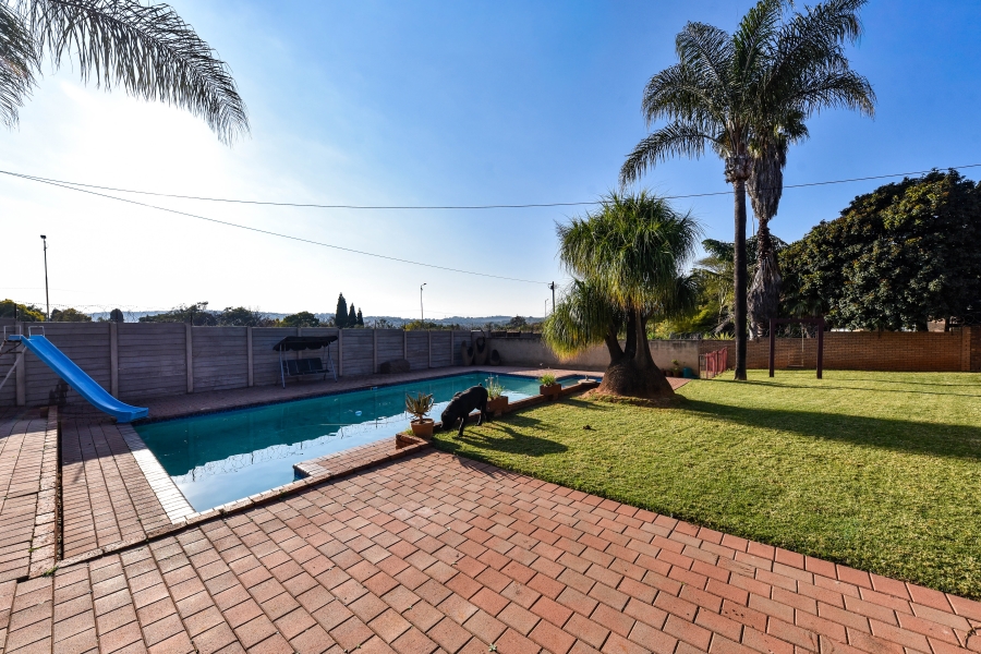 4 Bedroom Property for Sale in Garsfontein Gauteng