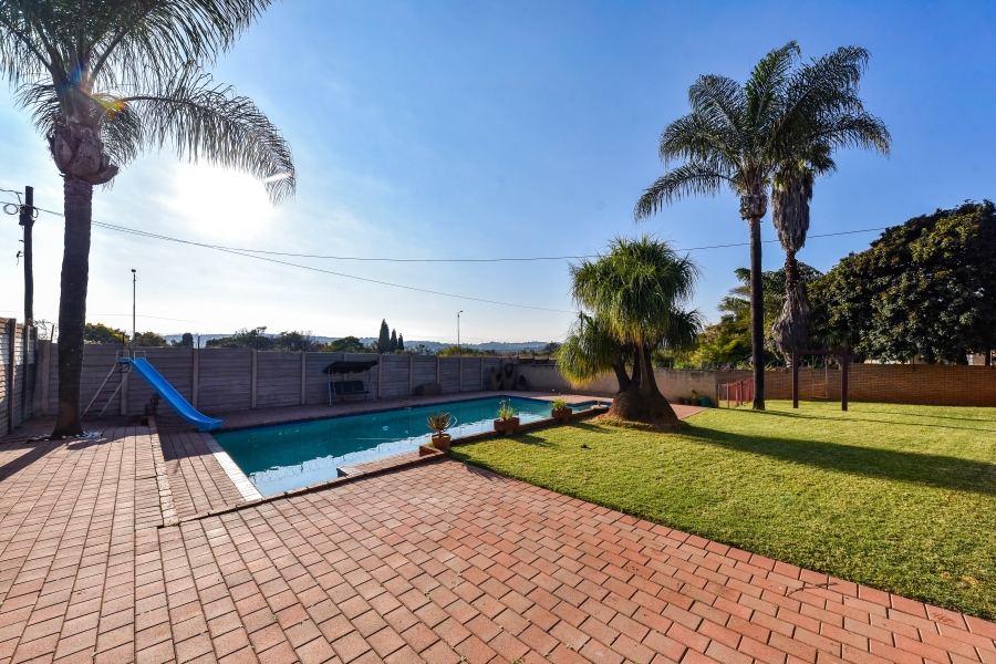 4 Bedroom Property for Sale in Garsfontein Gauteng