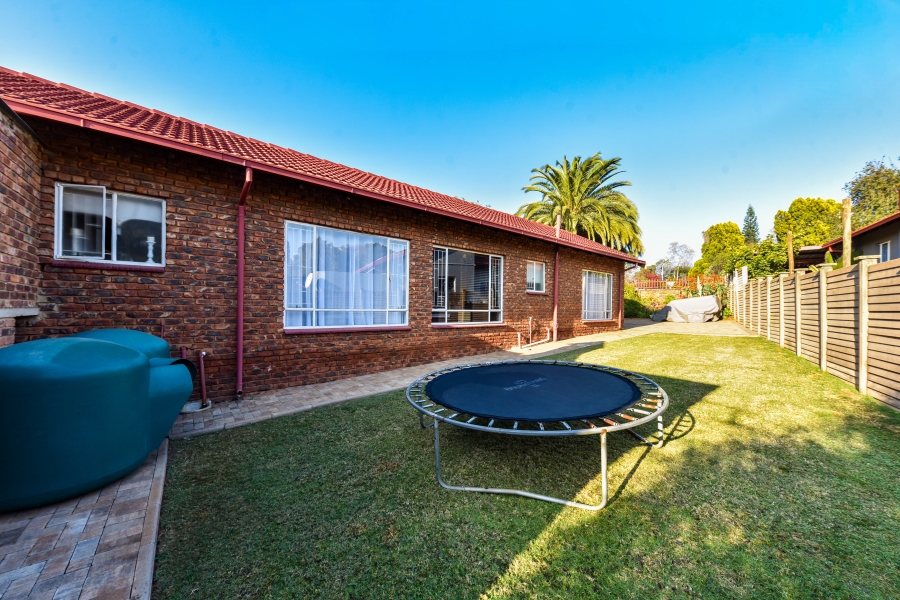 4 Bedroom Property for Sale in Garsfontein Gauteng