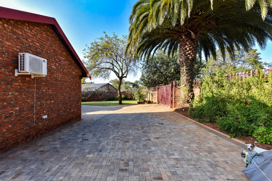 4 Bedroom Property for Sale in Garsfontein Gauteng