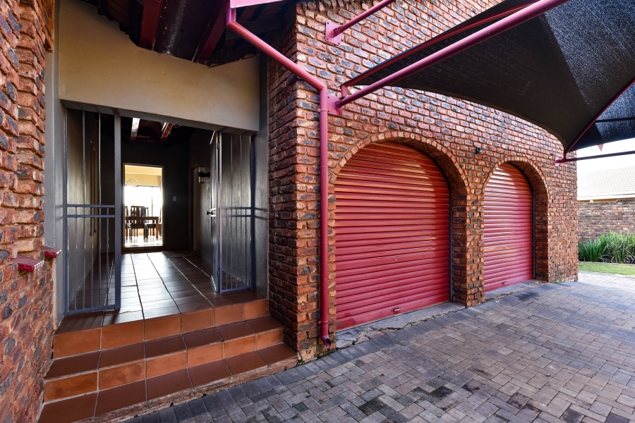 4 Bedroom Property for Sale in Garsfontein Gauteng