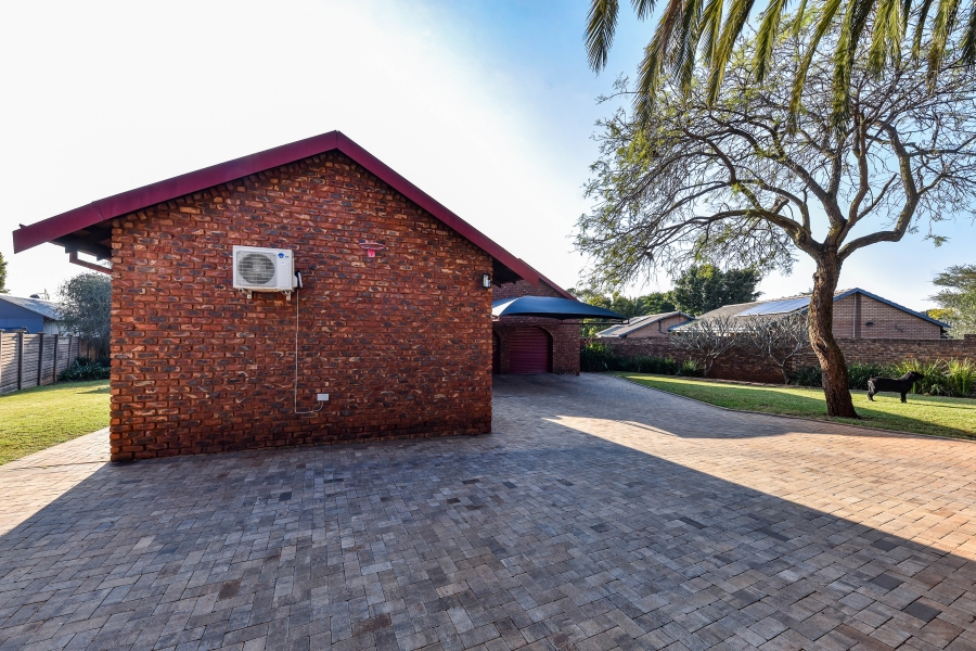 4 Bedroom Property for Sale in Garsfontein Gauteng