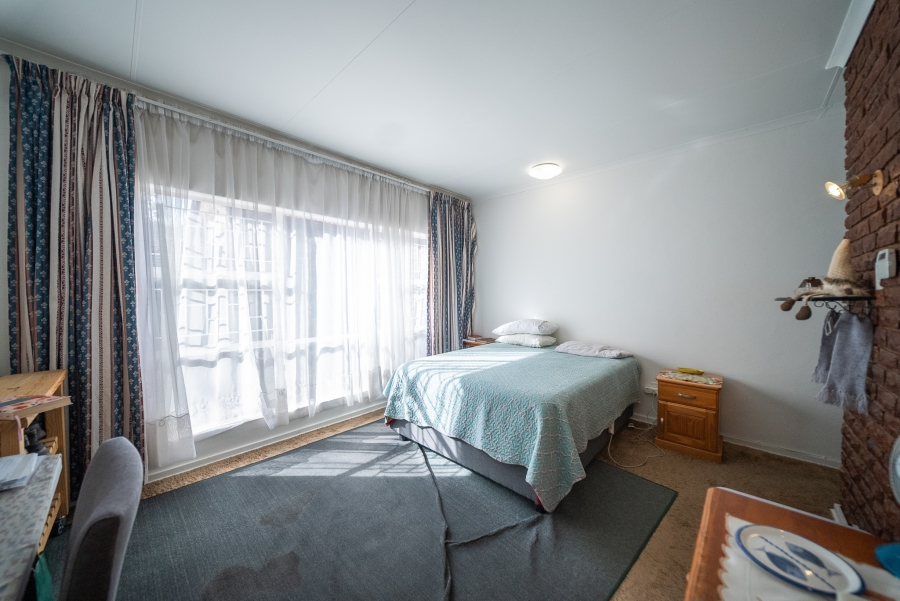 4 Bedroom Property for Sale in Elardus Park Gauteng