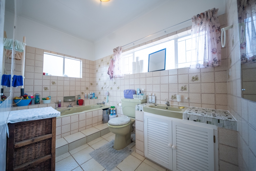 4 Bedroom Property for Sale in Elardus Park Gauteng