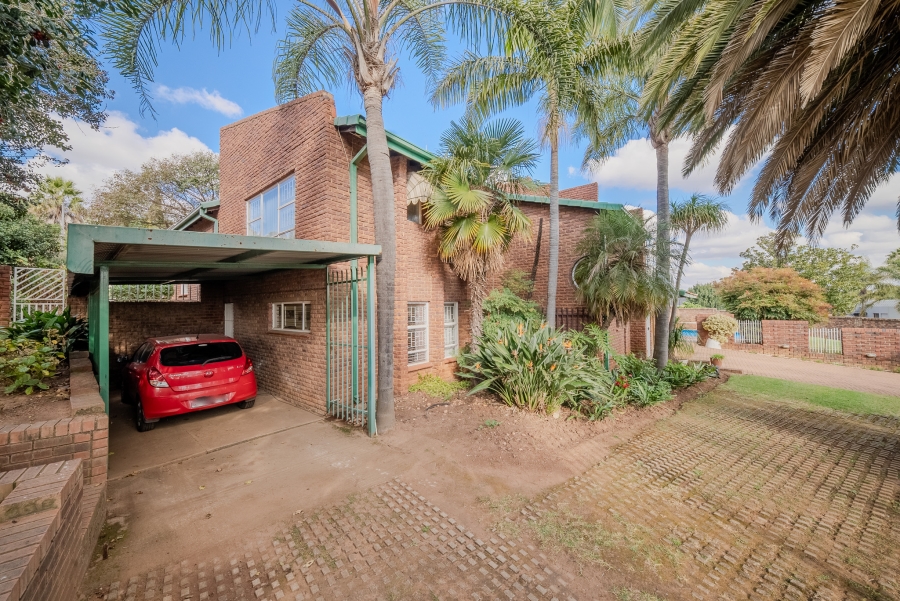4 Bedroom Property for Sale in Elardus Park Gauteng
