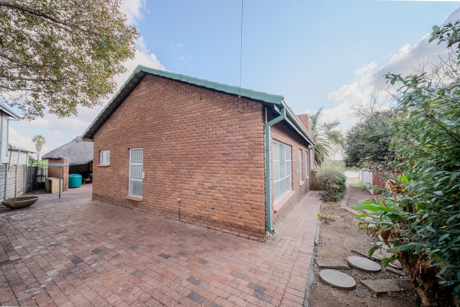 4 Bedroom Property for Sale in Elardus Park Gauteng