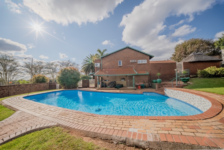 4 Bedroom Property for Sale in Elardus Park Gauteng