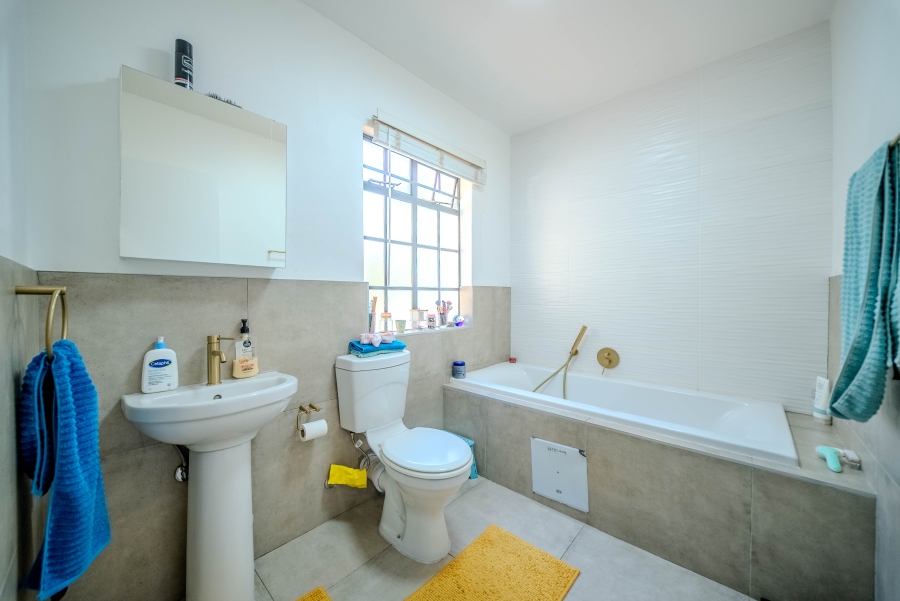 3 Bedroom Property for Sale in Faerie Glen Gauteng