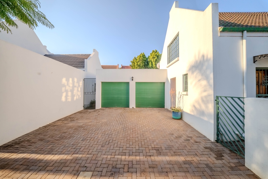 3 Bedroom Property for Sale in Faerie Glen Gauteng
