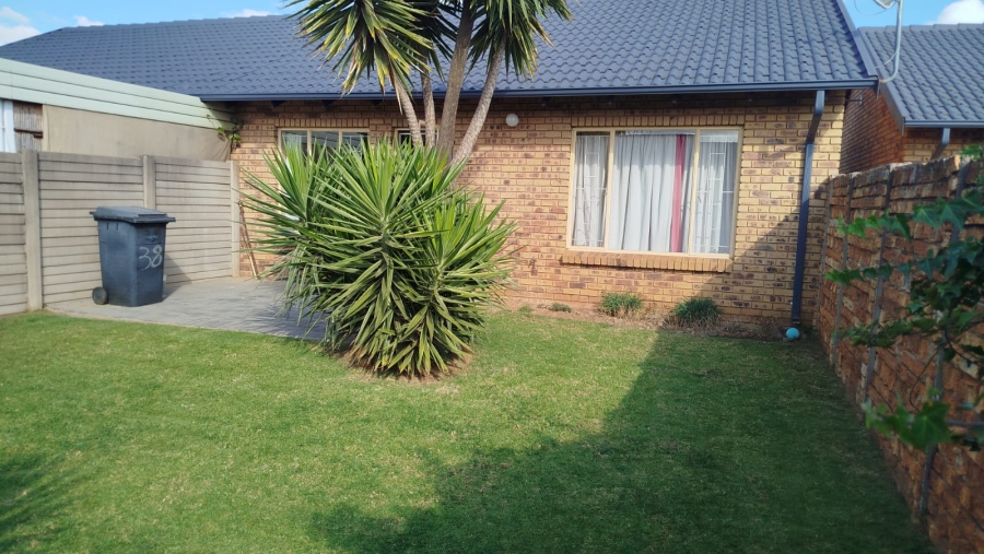 To Let 2 Bedroom Property for Rent in Rietvalleirand Gauteng