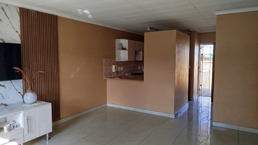 To Let 2 Bedroom Property for Rent in Rietvalleirand Gauteng