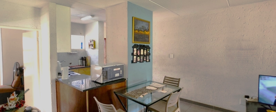 3 Bedroom Property for Sale in Mulbarton Gauteng