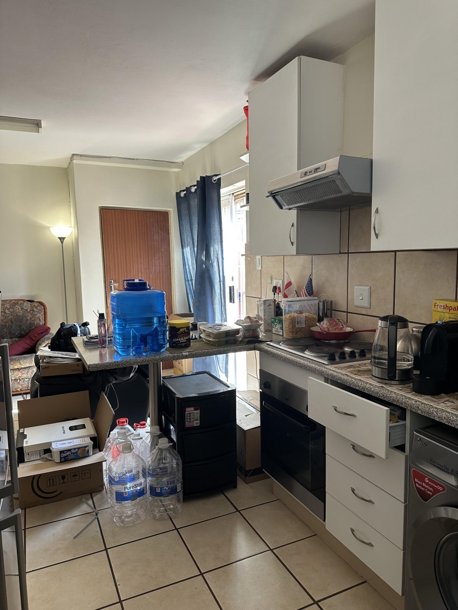 To Let 2 Bedroom Property for Rent in Helderkruin Gauteng