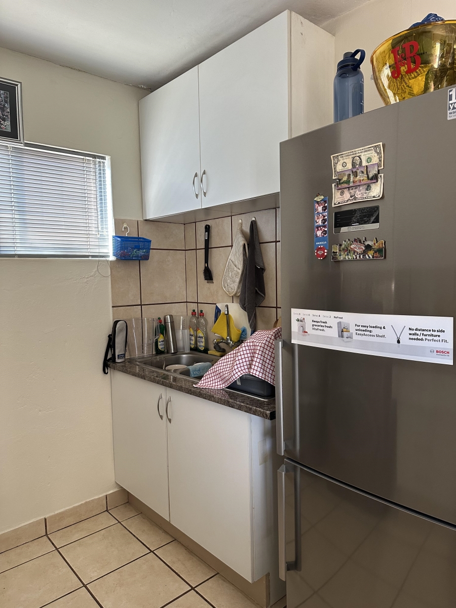 To Let 2 Bedroom Property for Rent in Helderkruin Gauteng