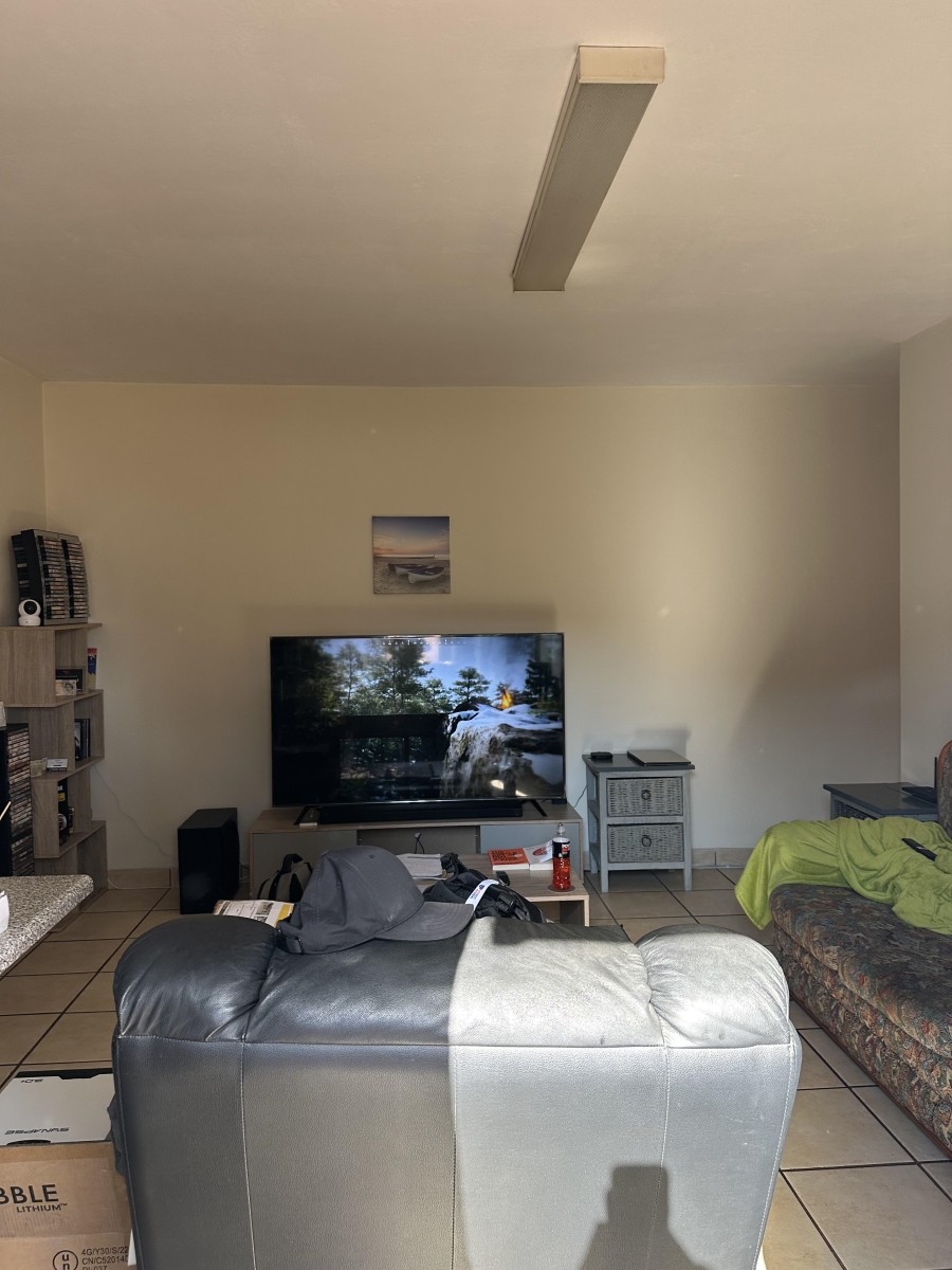To Let 2 Bedroom Property for Rent in Helderkruin Gauteng