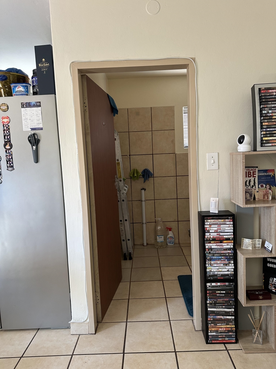 To Let 2 Bedroom Property for Rent in Helderkruin Gauteng