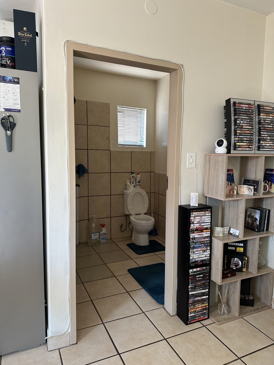 To Let 2 Bedroom Property for Rent in Helderkruin Gauteng