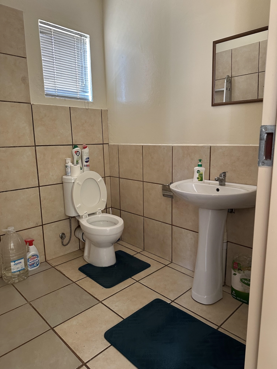 To Let 2 Bedroom Property for Rent in Helderkruin Gauteng