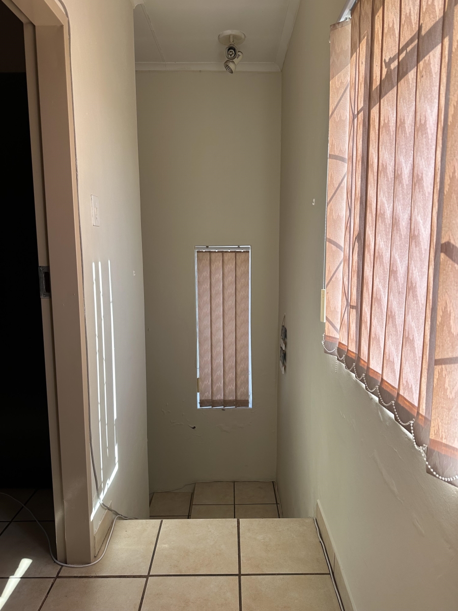 To Let 2 Bedroom Property for Rent in Helderkruin Gauteng