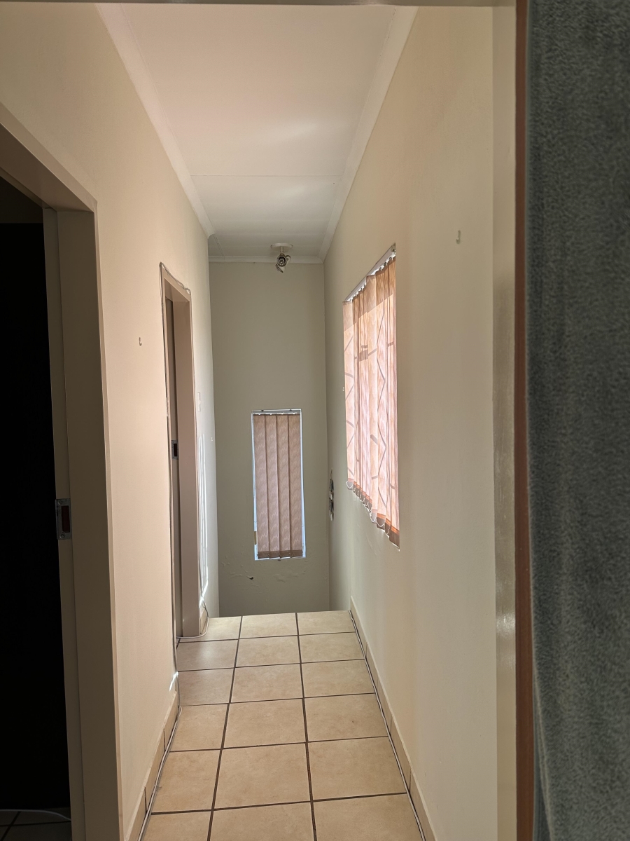 To Let 2 Bedroom Property for Rent in Helderkruin Gauteng