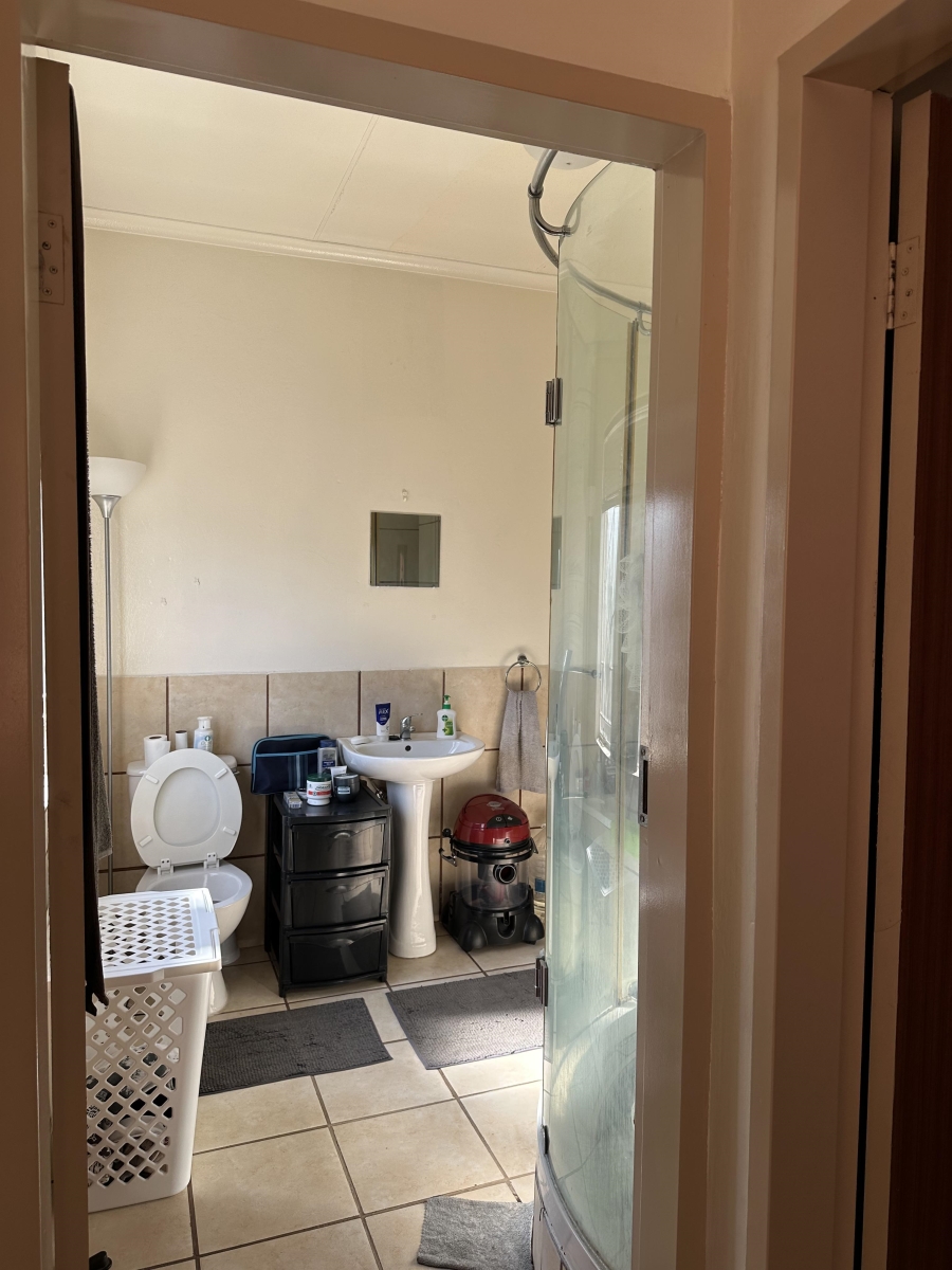 To Let 2 Bedroom Property for Rent in Helderkruin Gauteng
