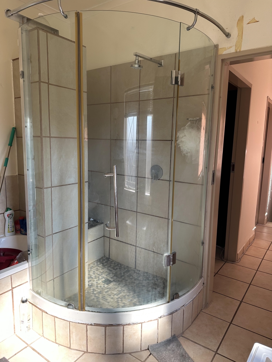 To Let 2 Bedroom Property for Rent in Helderkruin Gauteng
