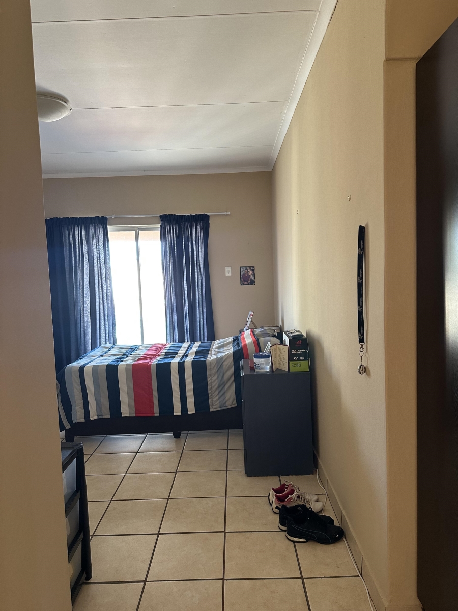 To Let 2 Bedroom Property for Rent in Helderkruin Gauteng