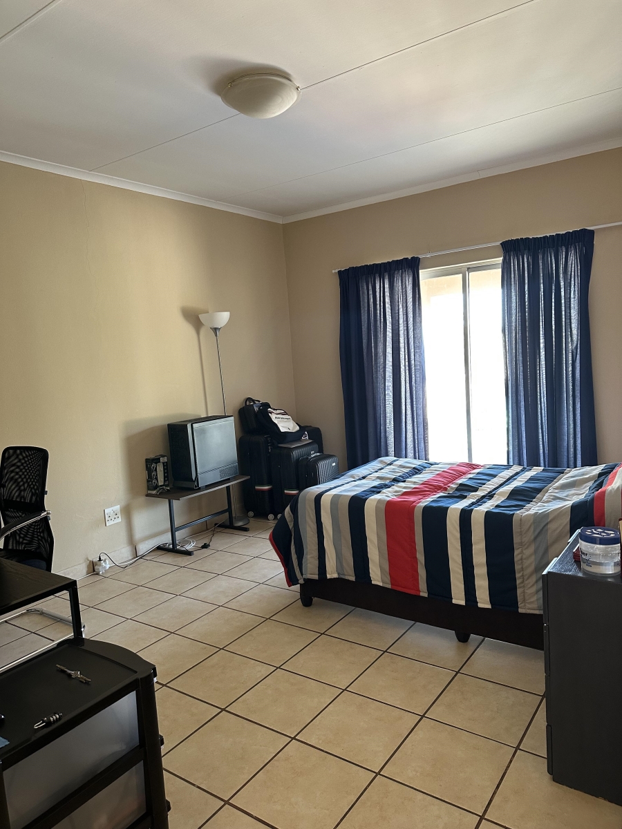 To Let 2 Bedroom Property for Rent in Helderkruin Gauteng