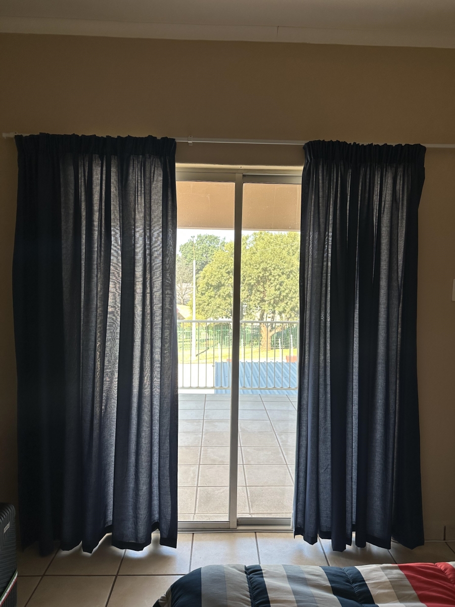 To Let 2 Bedroom Property for Rent in Helderkruin Gauteng